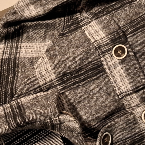 New plaid shacket with pockets - Picture 13 of 13
